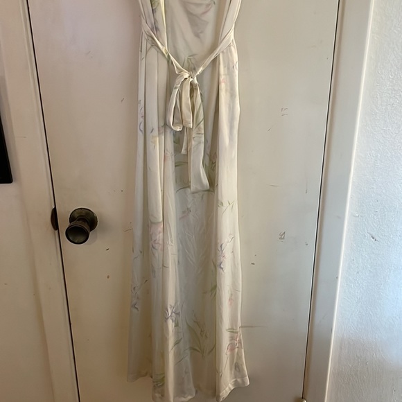 Beautiful off white silky style long robe floral print - Picture 3 of 8